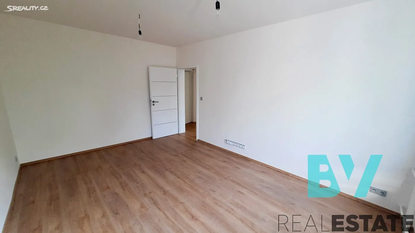 Pronájem bytu 2+1 53 m² — foto 2