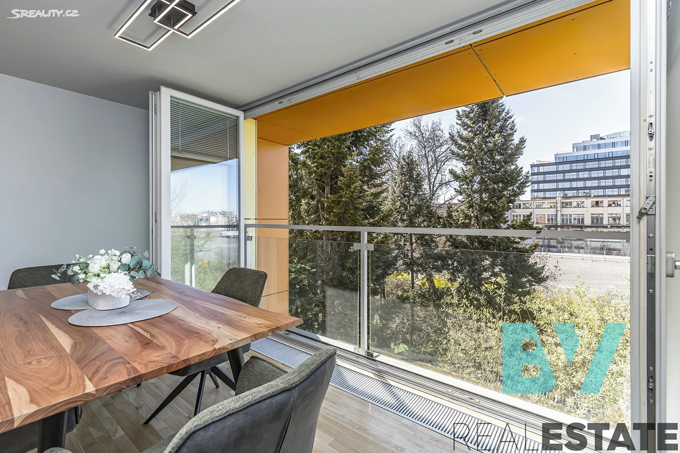 Pronájem bytu 3+kk 81 m² — foto 3