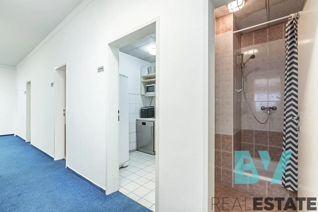 Pronájem kanceláře, 32 m² — foto 2