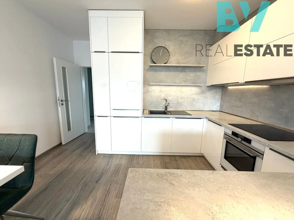 Pronájem bytu, 3+kk, 82 m² — foto 2