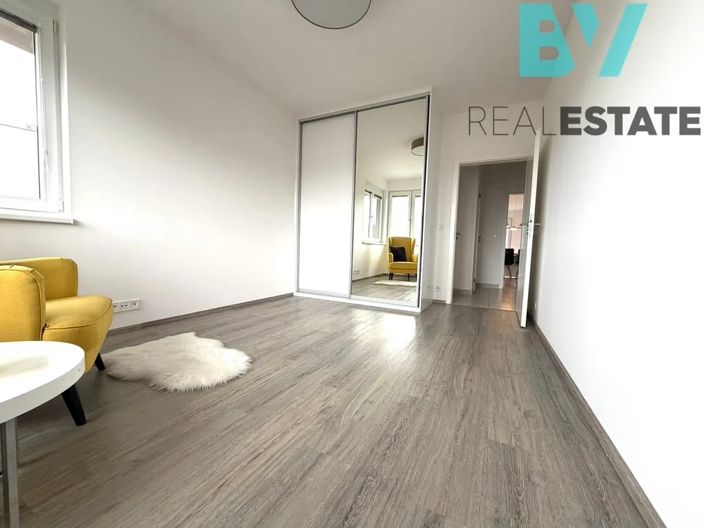 Pronájem bytu, 3+kk, 82 m² — foto 12