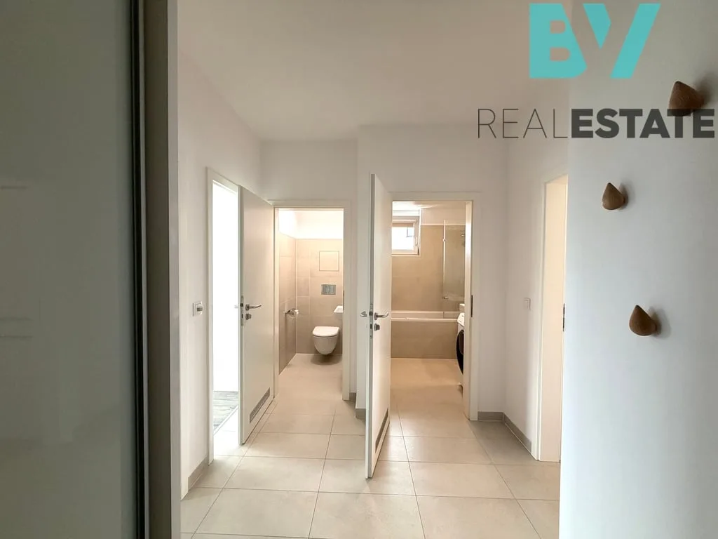 Pronájem bytu, 3+kk, 82 m² — foto 14