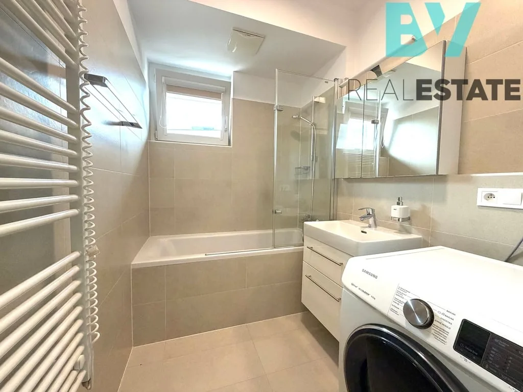 Pronájem bytu, 3+kk, 82 m² — foto 15
