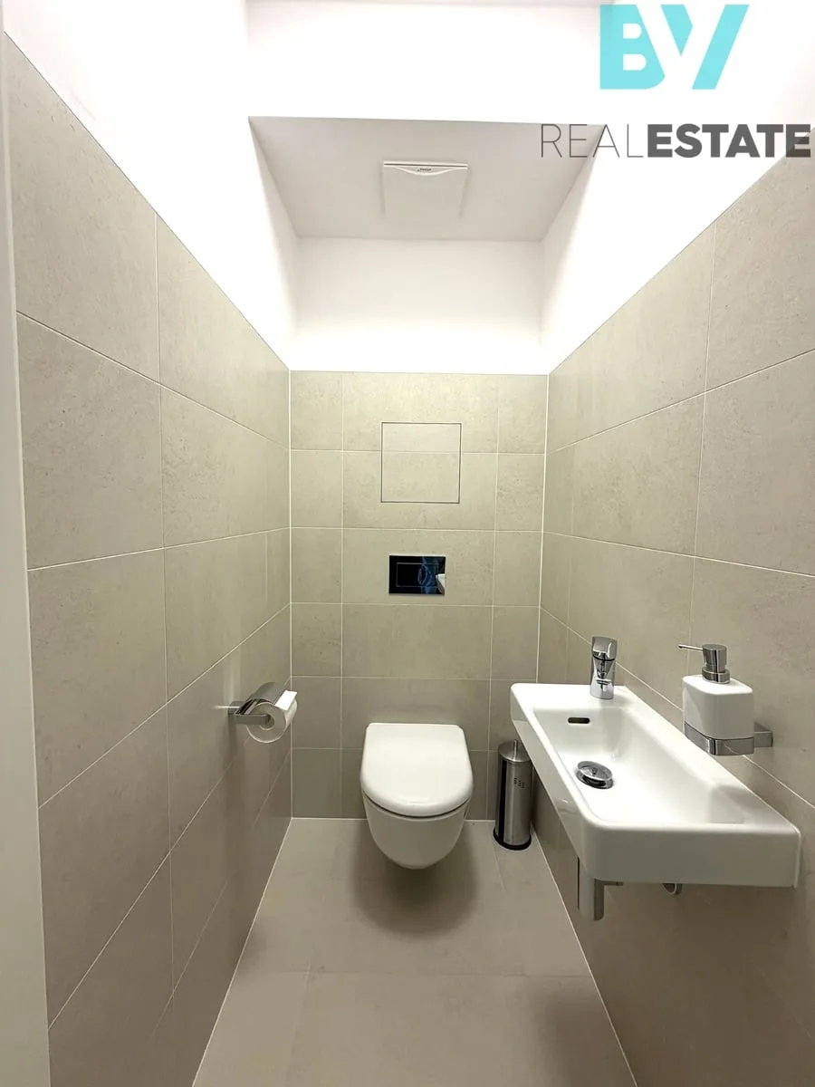 Pronájem bytu, 3+kk, 82 m² — foto 16