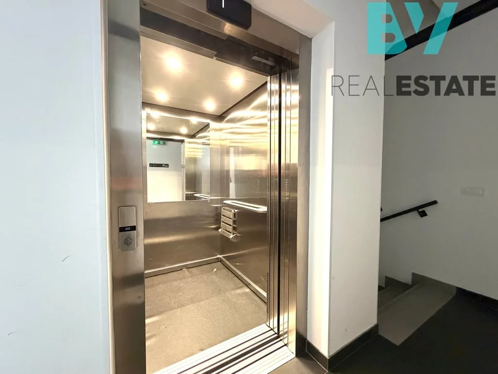 Pronájem bytu, 3+kk, 82 m² — foto 22