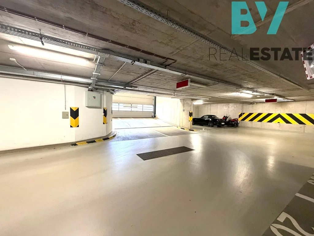 Pronájem bytu, 3+kk, 82 m² — foto 24
