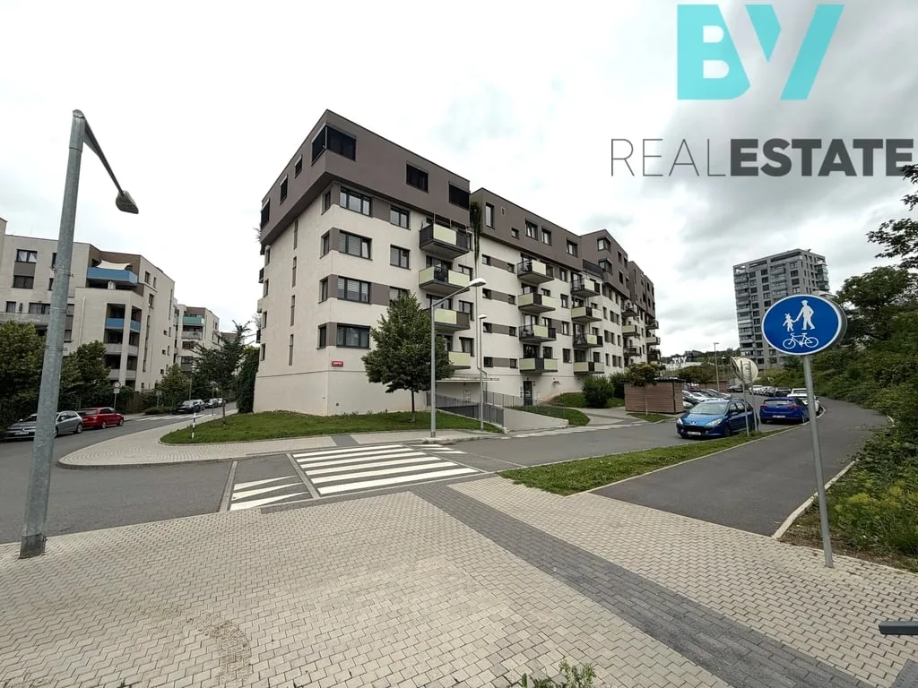 Pronájem bytu, 3+kk, 82 m² — foto 27