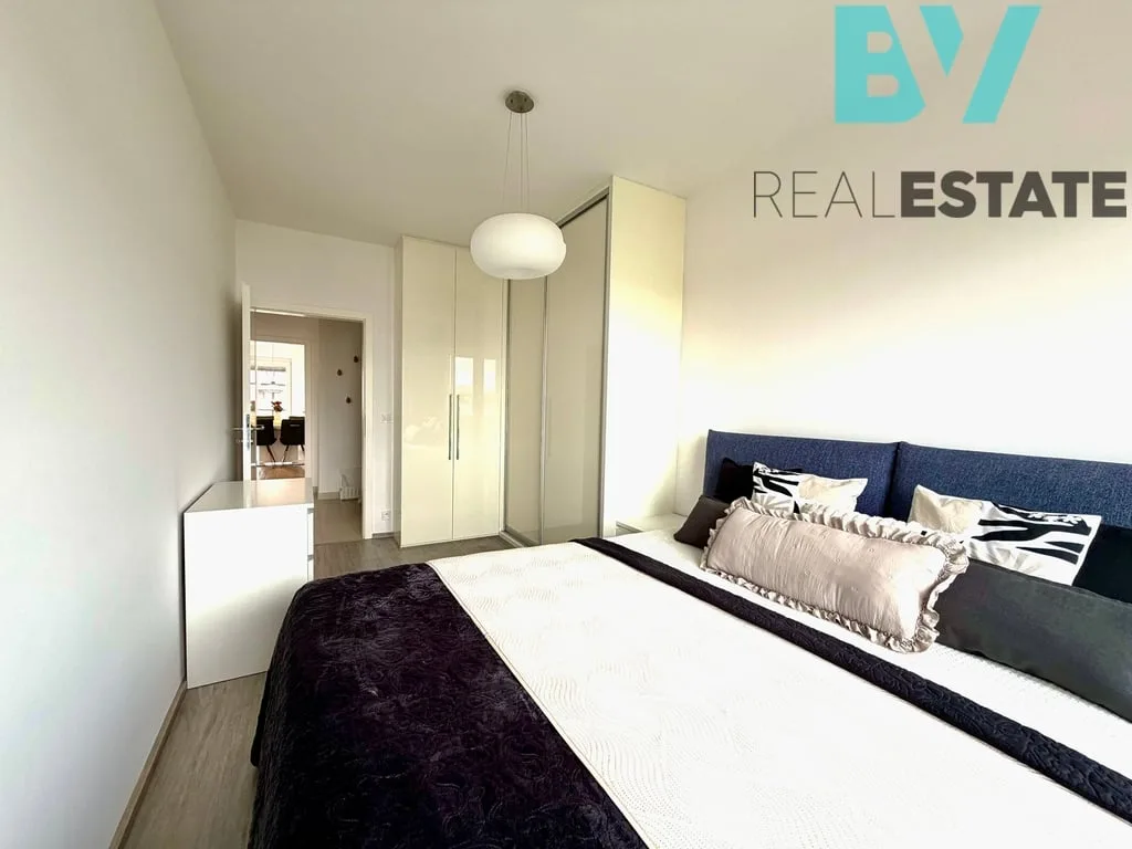 Pronájem bytu, 3+kk, 82 m² — foto 9