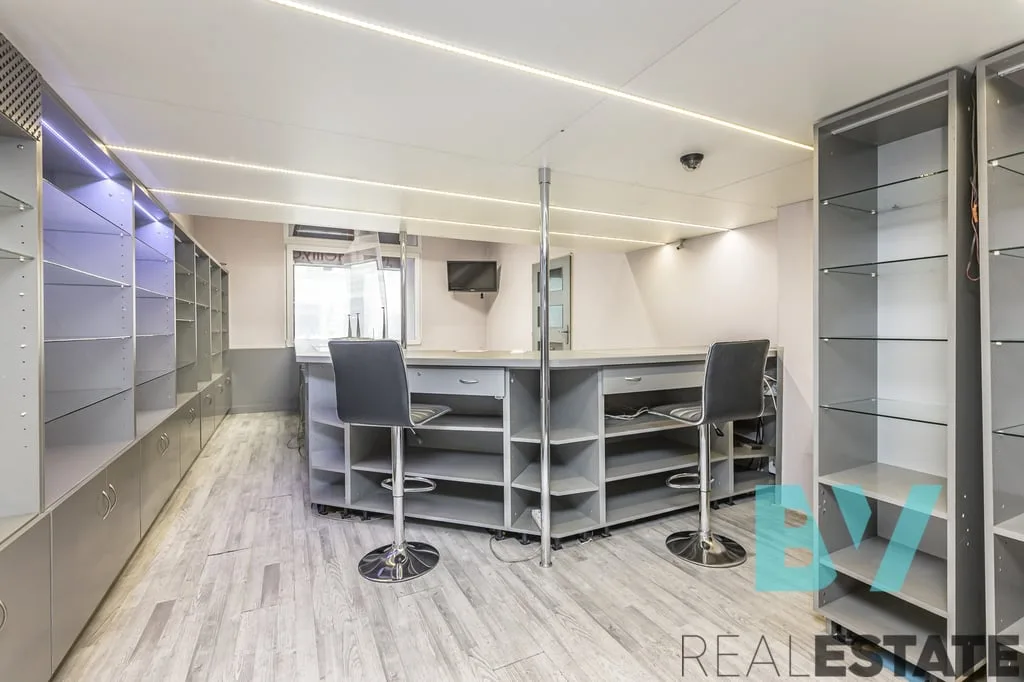Pronájem obchodní prostory, 47 m² — foto 1