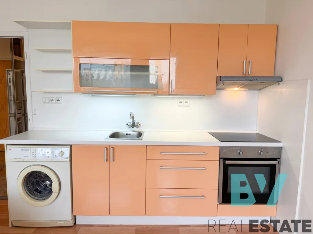 Pronájem bytu, 1+kk, 32 m² — foto 2